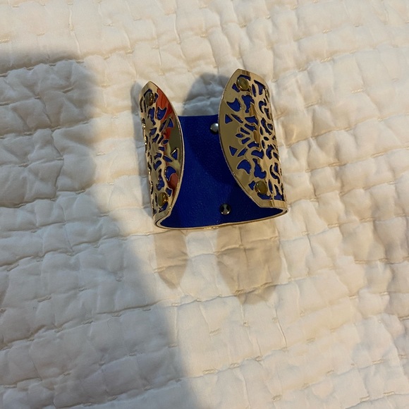 Cute gold and blue bracelet. Never worn! - Picture 2 of 3